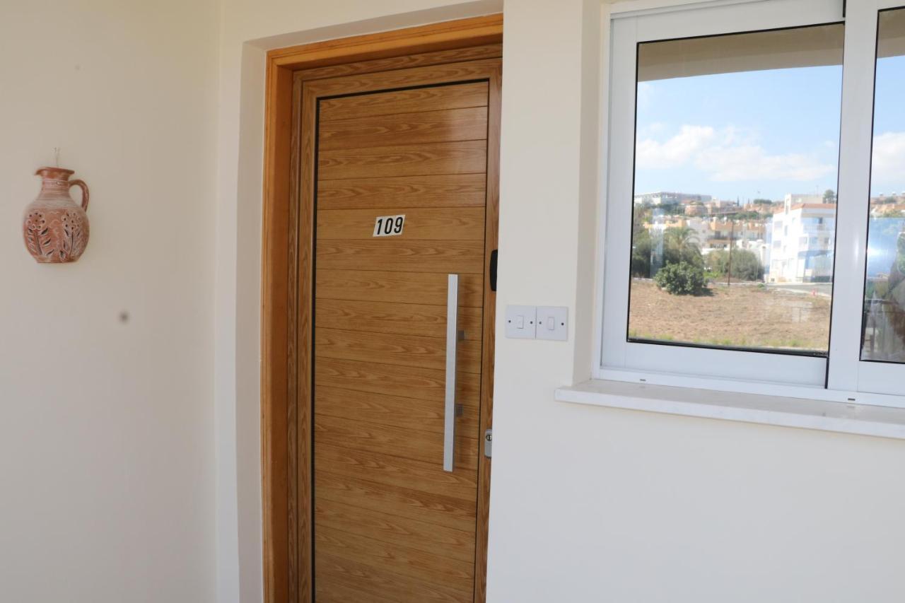 Sunset Apartment With Pool & 10 Mins To Venus Beach Paphos Exterior photo